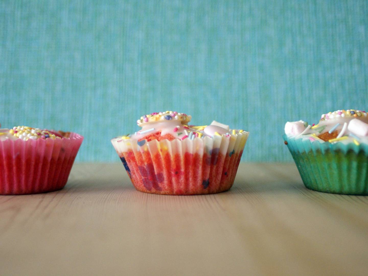A row of cakes - sharing and generosity are essential for the new leadership