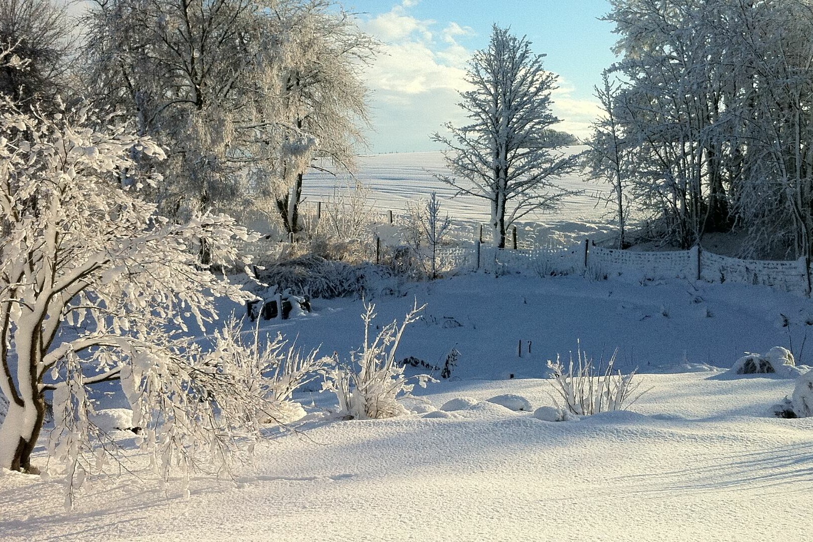 UK snow is pretty - but it overwhelmed easyJet